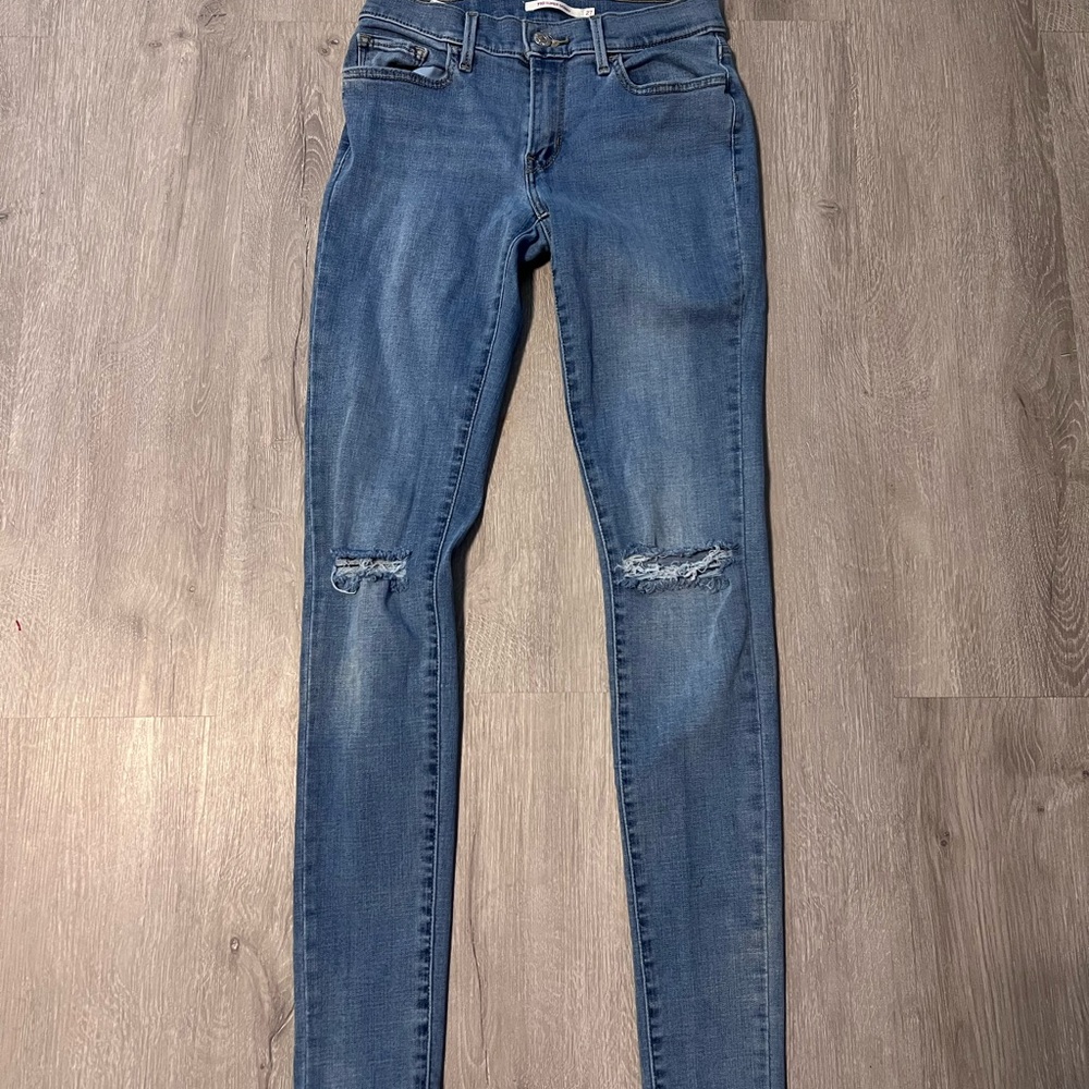 👖 Levi’s Skinny Blue Jeans – Size 27